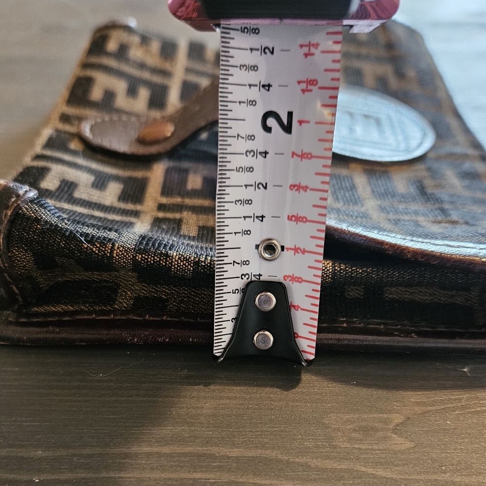 🫟 FENDI - Black/Tan Canvas Clutch with Iconic 'FF' Pattern - Picture 10 of 10